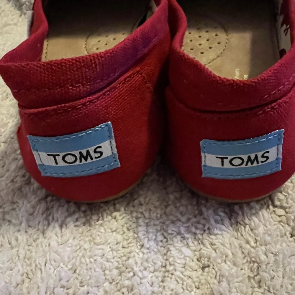 TOMS canvas slip on 7 women’s color red - Picture 5 of 5